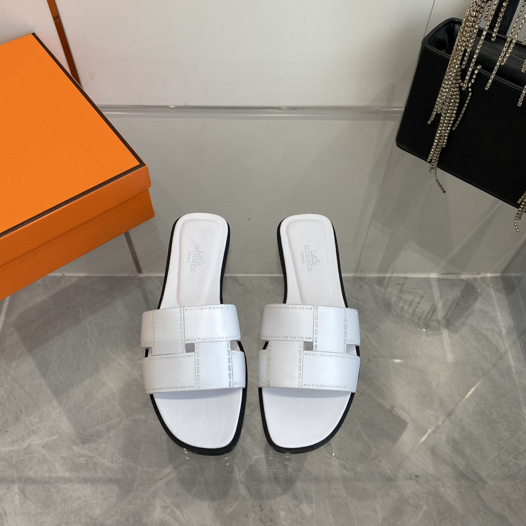UA H**me5 Idioma sandal