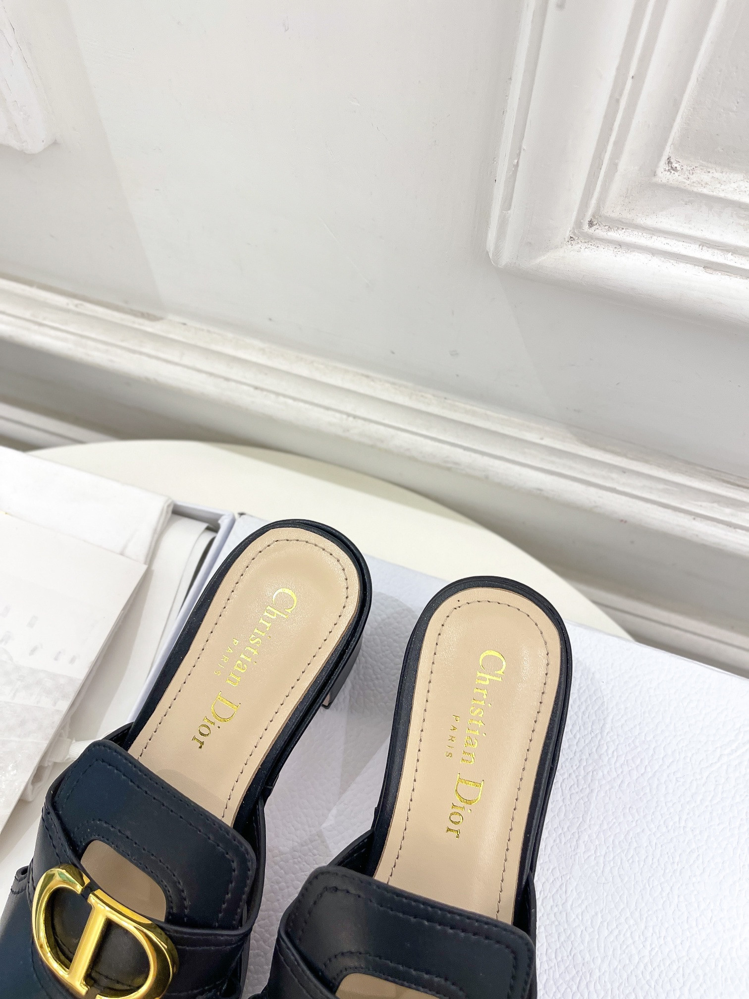 UA D10r 30 Montaigne Platform Slide