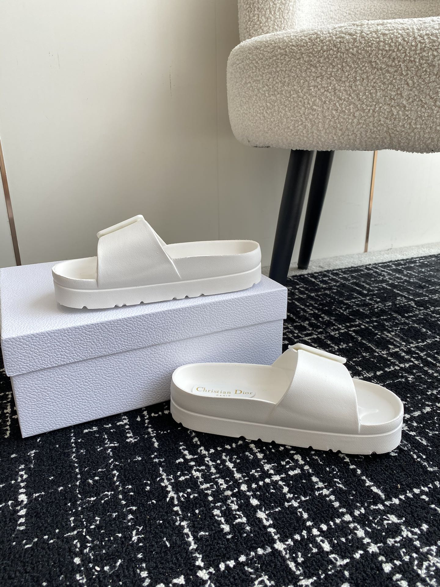 UA D10r Slide White