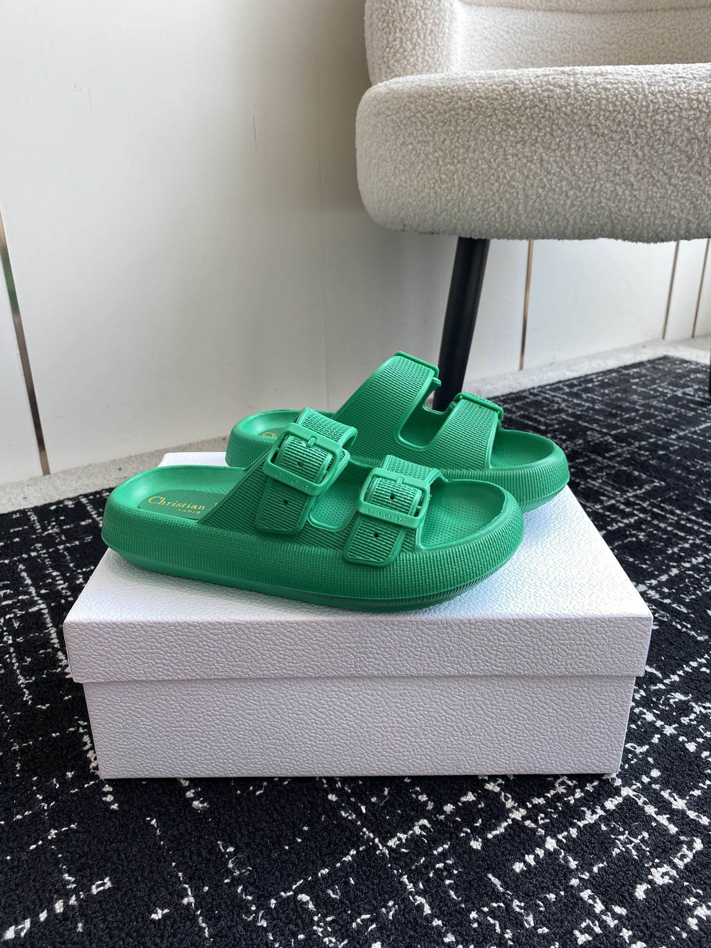 UA D10r Slide