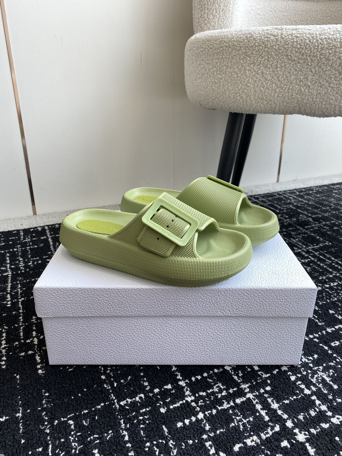 UA D10r Slide