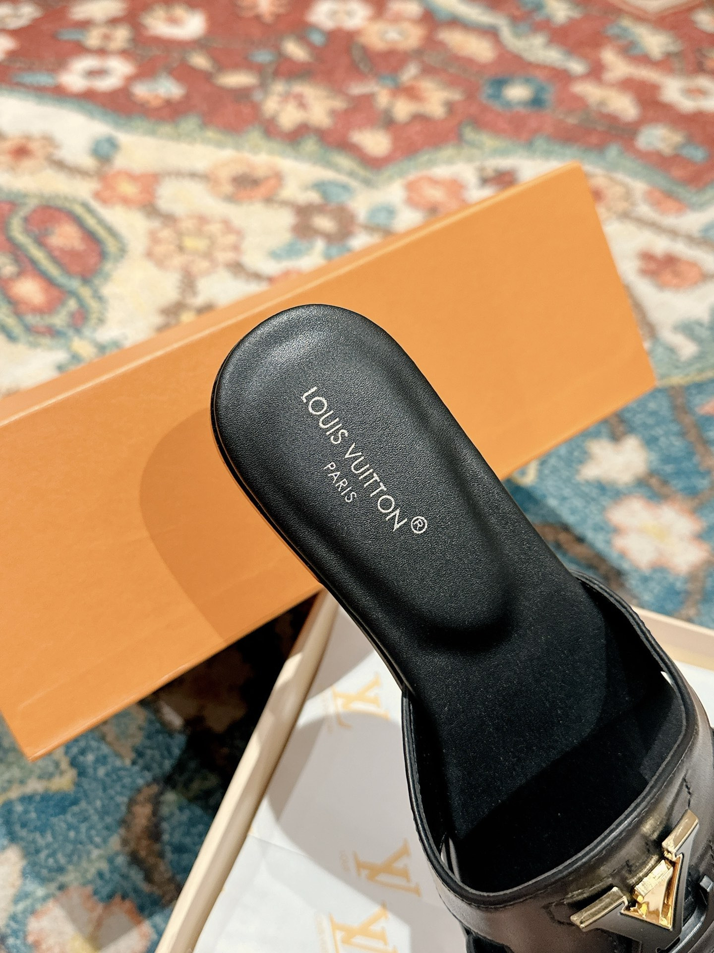UA LV Flat Mule