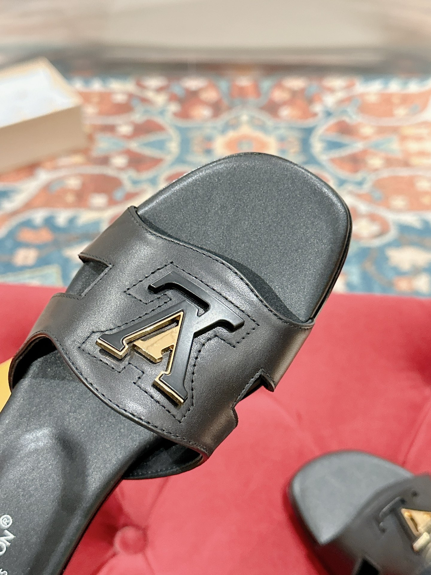 UA LV Flat Mule