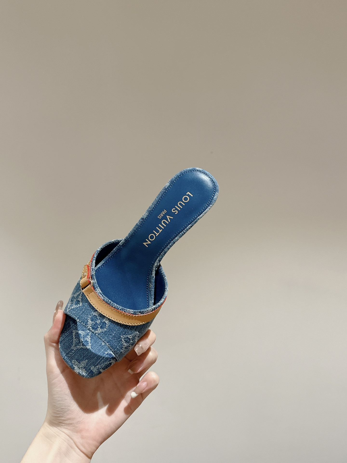 LV Helios Slide