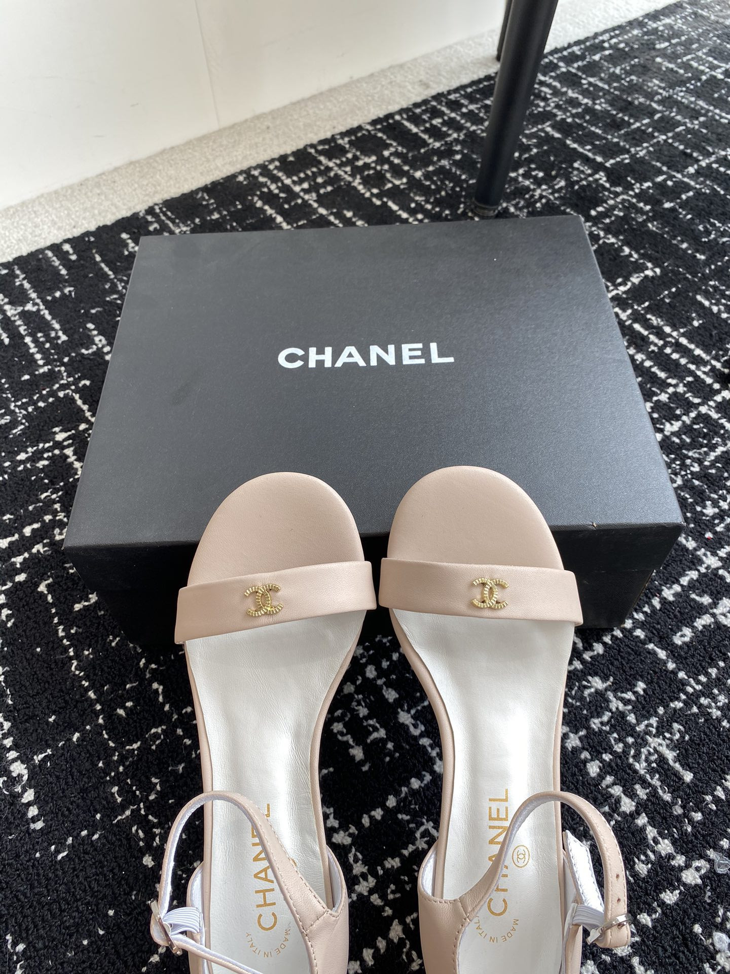 UA Ch**el  SANDALS