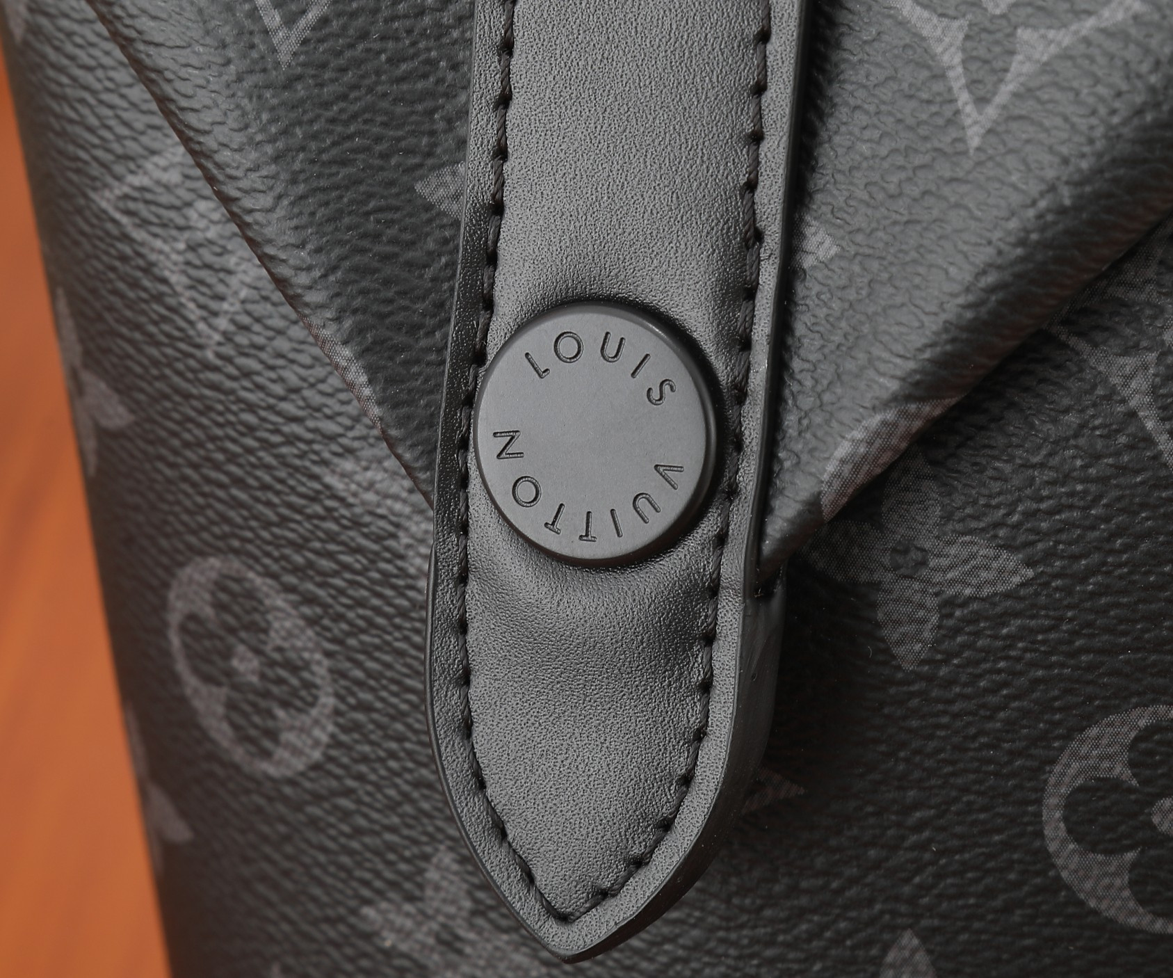 LV Envelope Pouch M11613 12.5x18x8.5CM