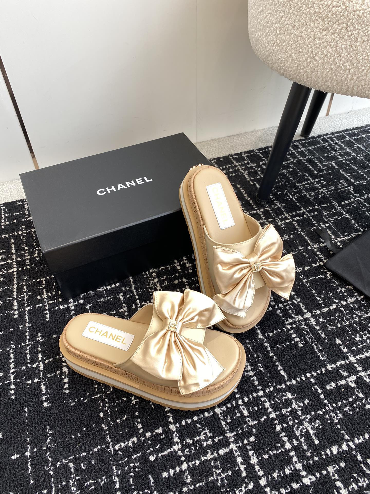 UA Ch**el PLATFORM SLIDES