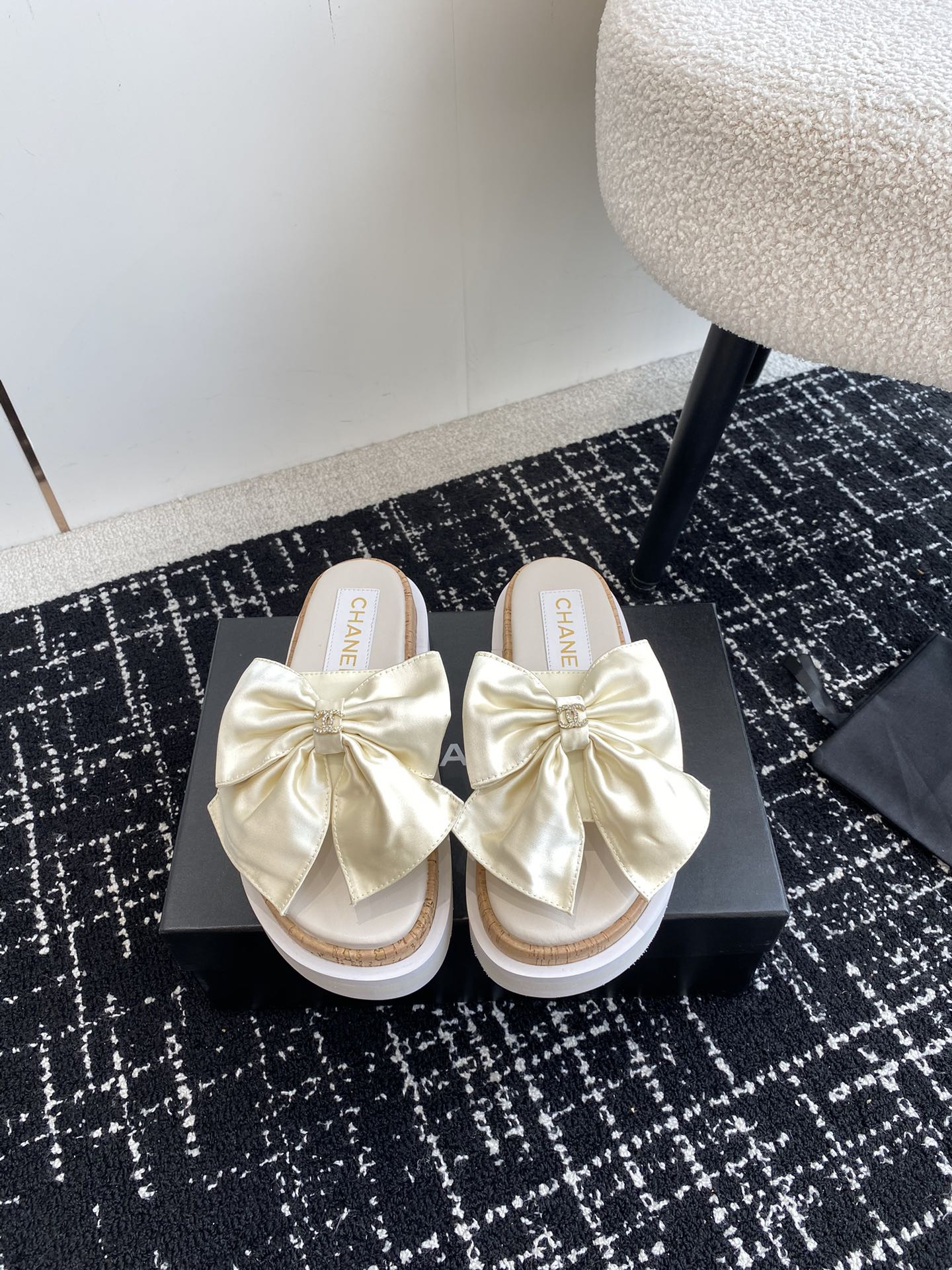 UA Ch**el PLATFORM SLIDES