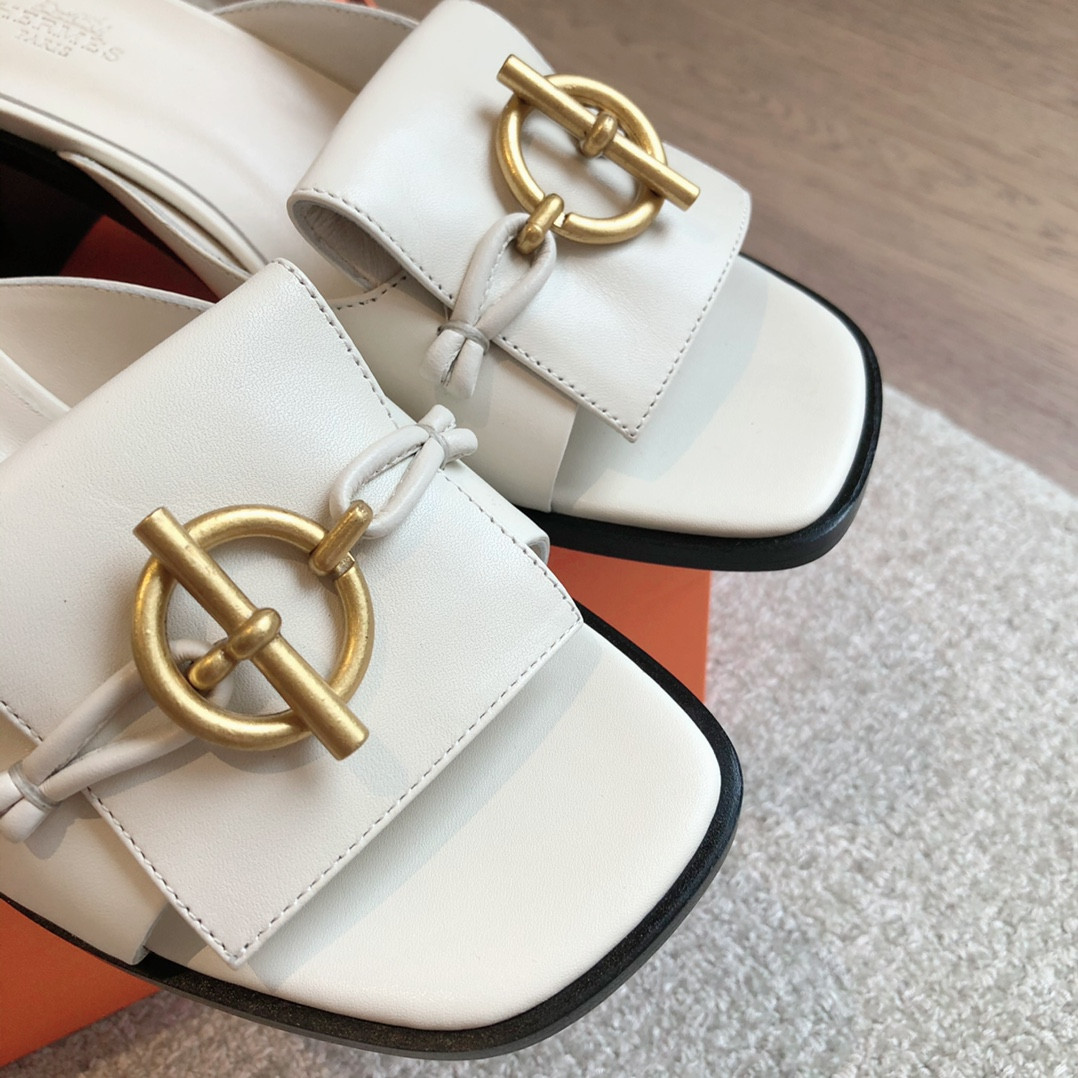 UA H**me5 Isle sandal
