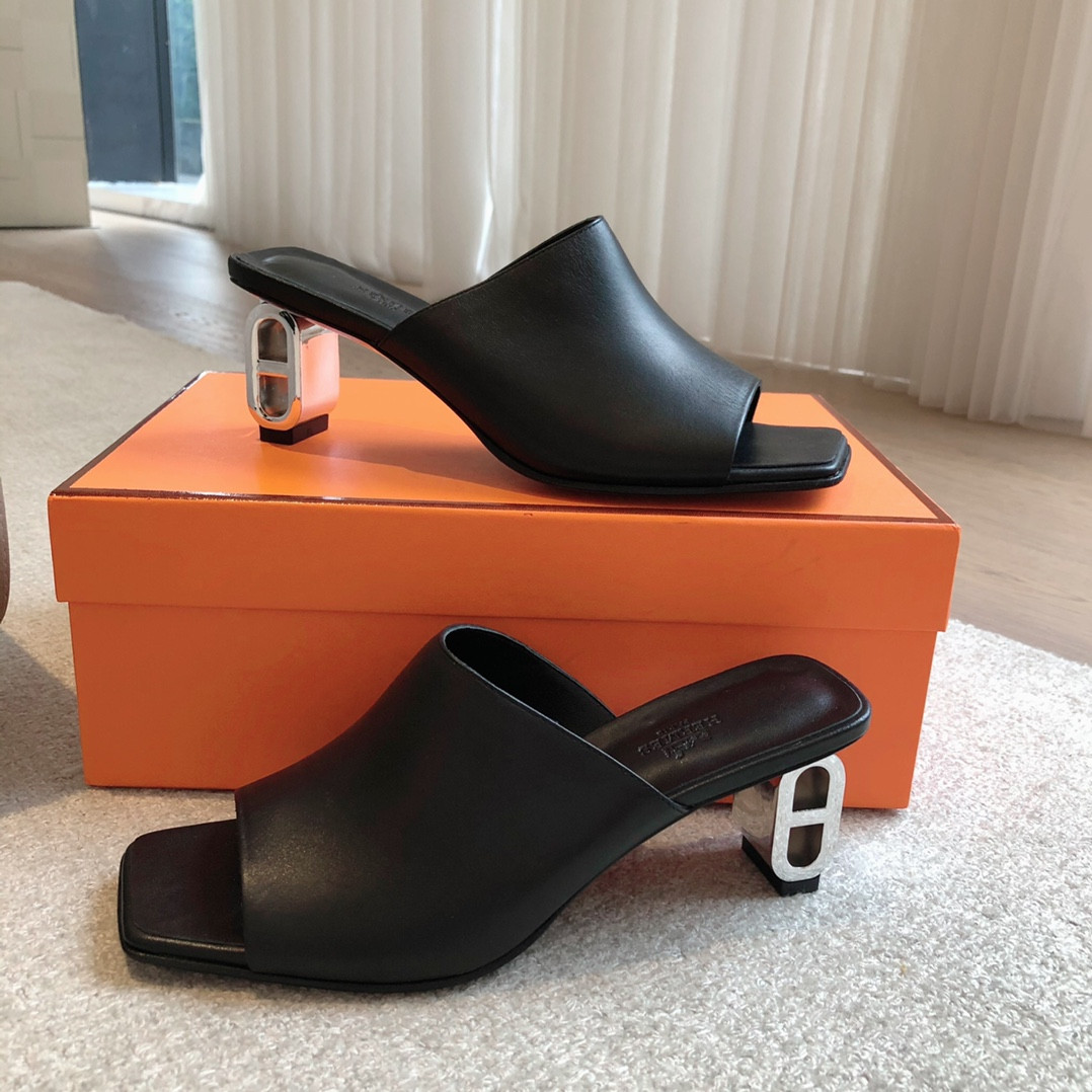UA H**me5 Iconique 60 sandal