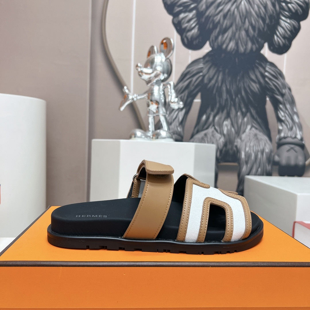 UA H**me5 Chypre sandal