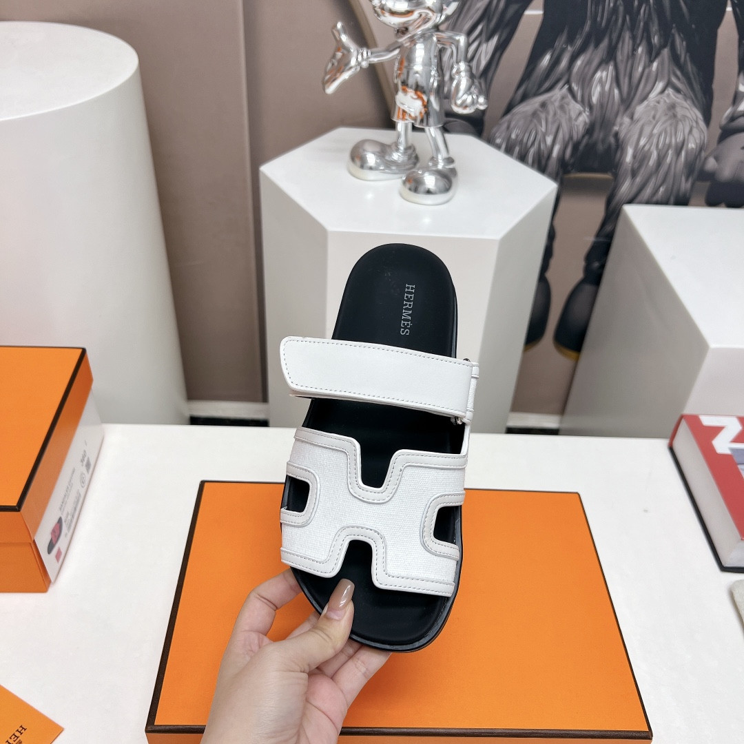 UA H**me5 Chypre sandal