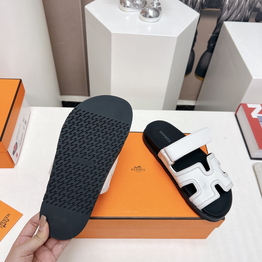 UA H**me5 Chypre sandal