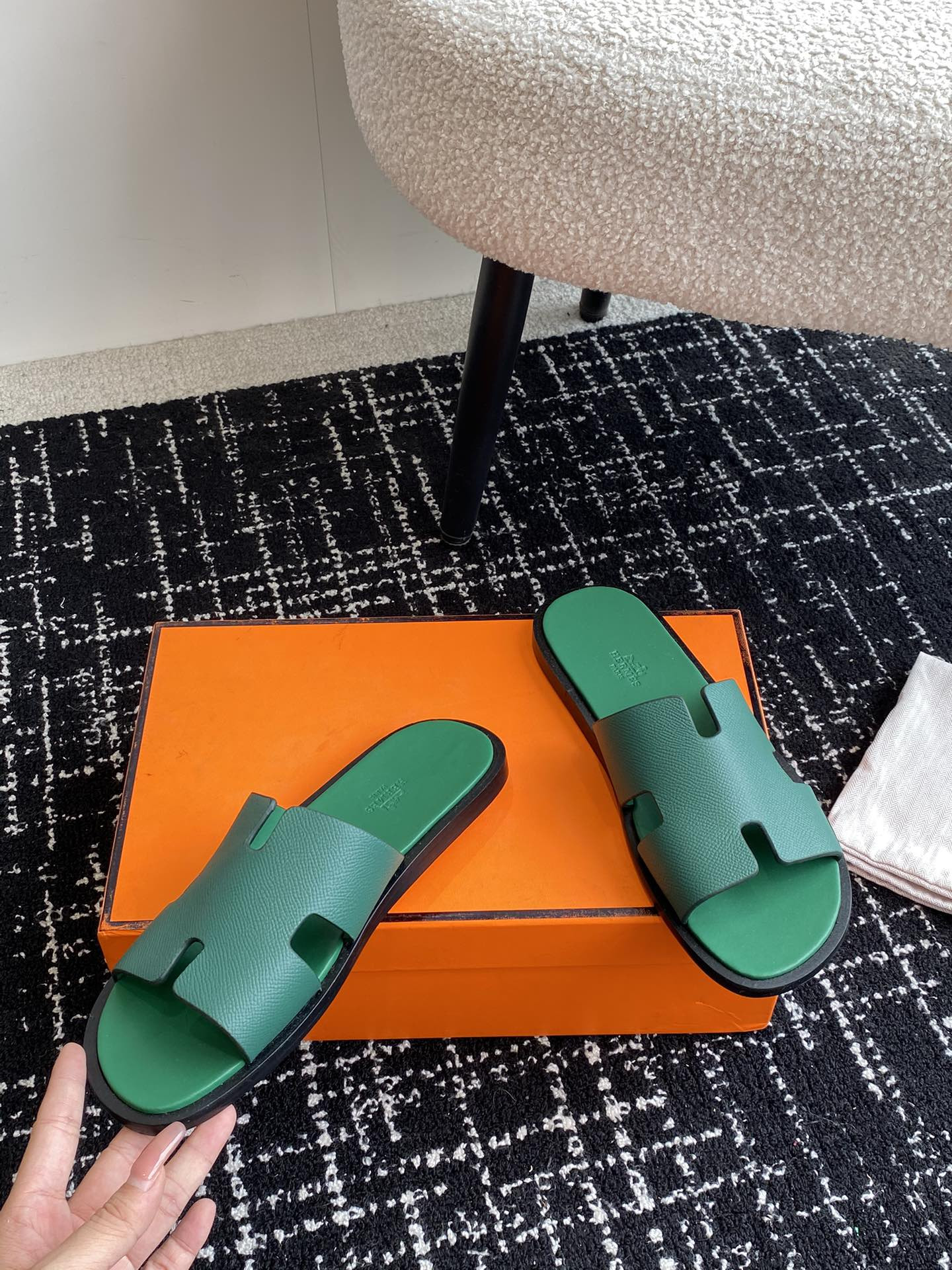 UA H**me5 Izmir sandal