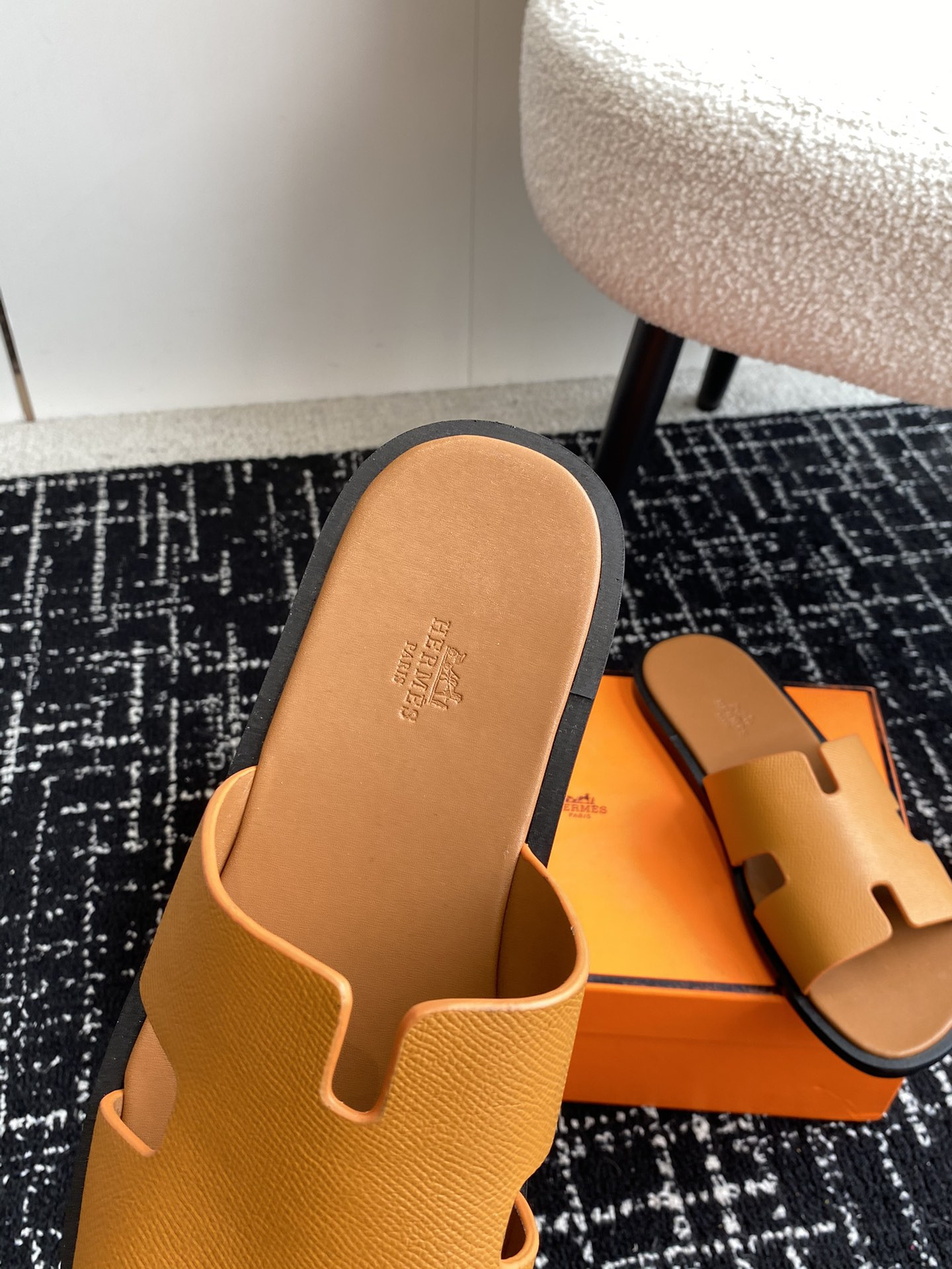 UA H**me5 Izmir sandal
