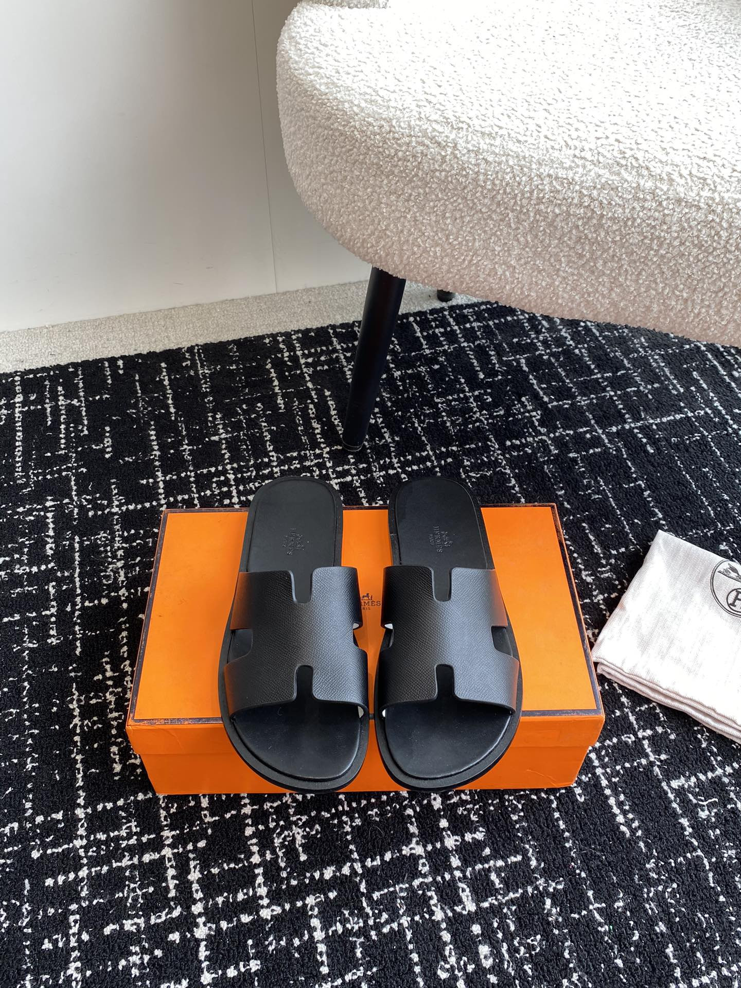 UA H**me5 Izmir sandal