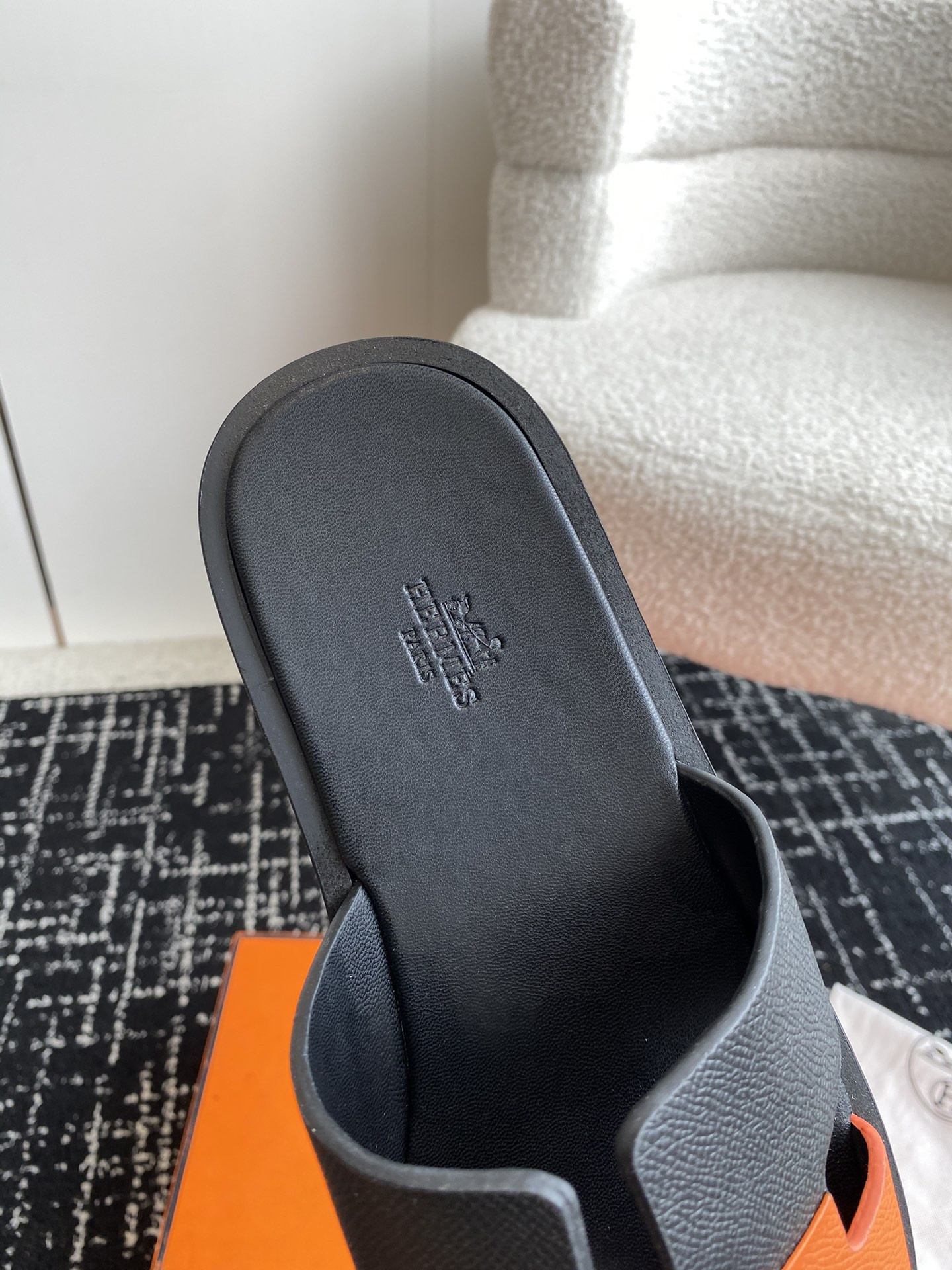 UA H**me5 Izmir sandal