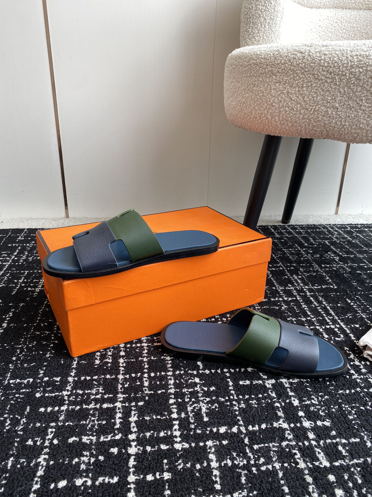 UA H**me5 Izmir sandal
