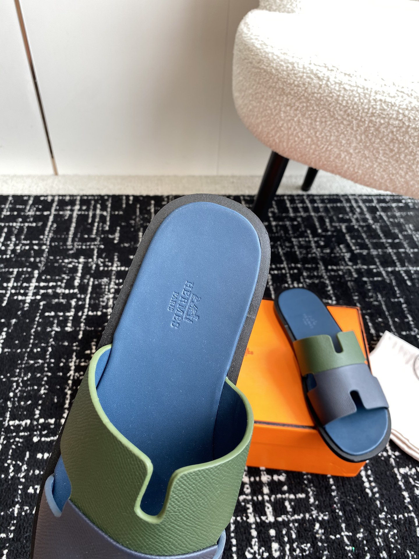 UA H**me5 Izmir sandal