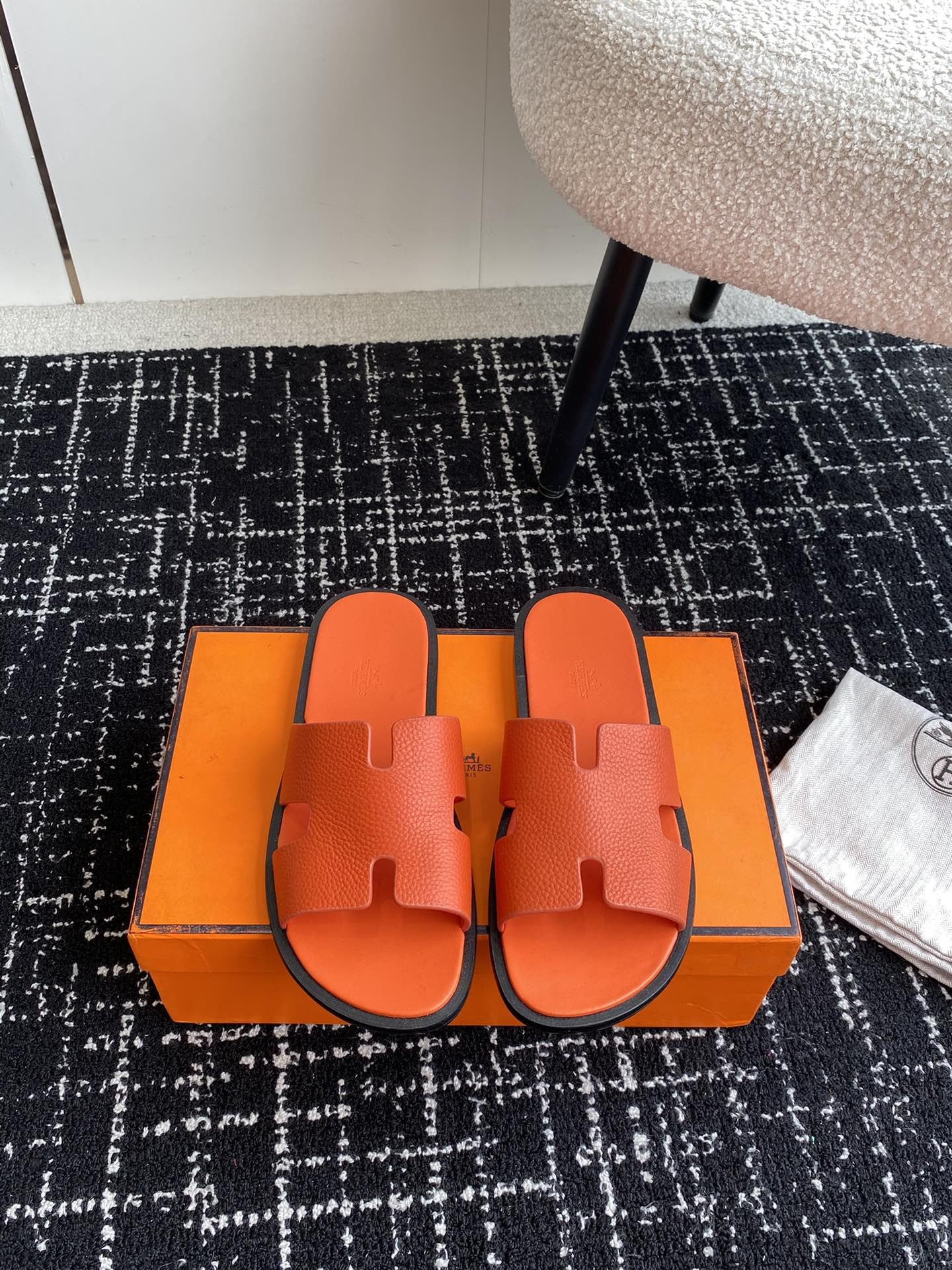 UA H**me5 Izmir sandal