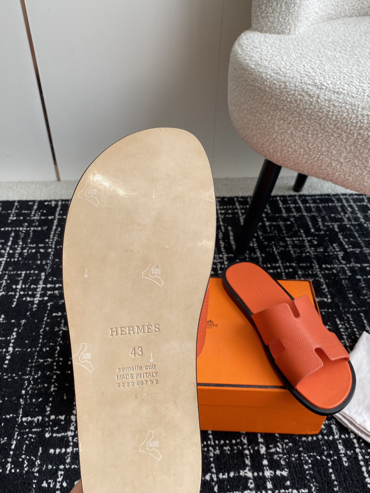 UA H**me5 Izmir sandal