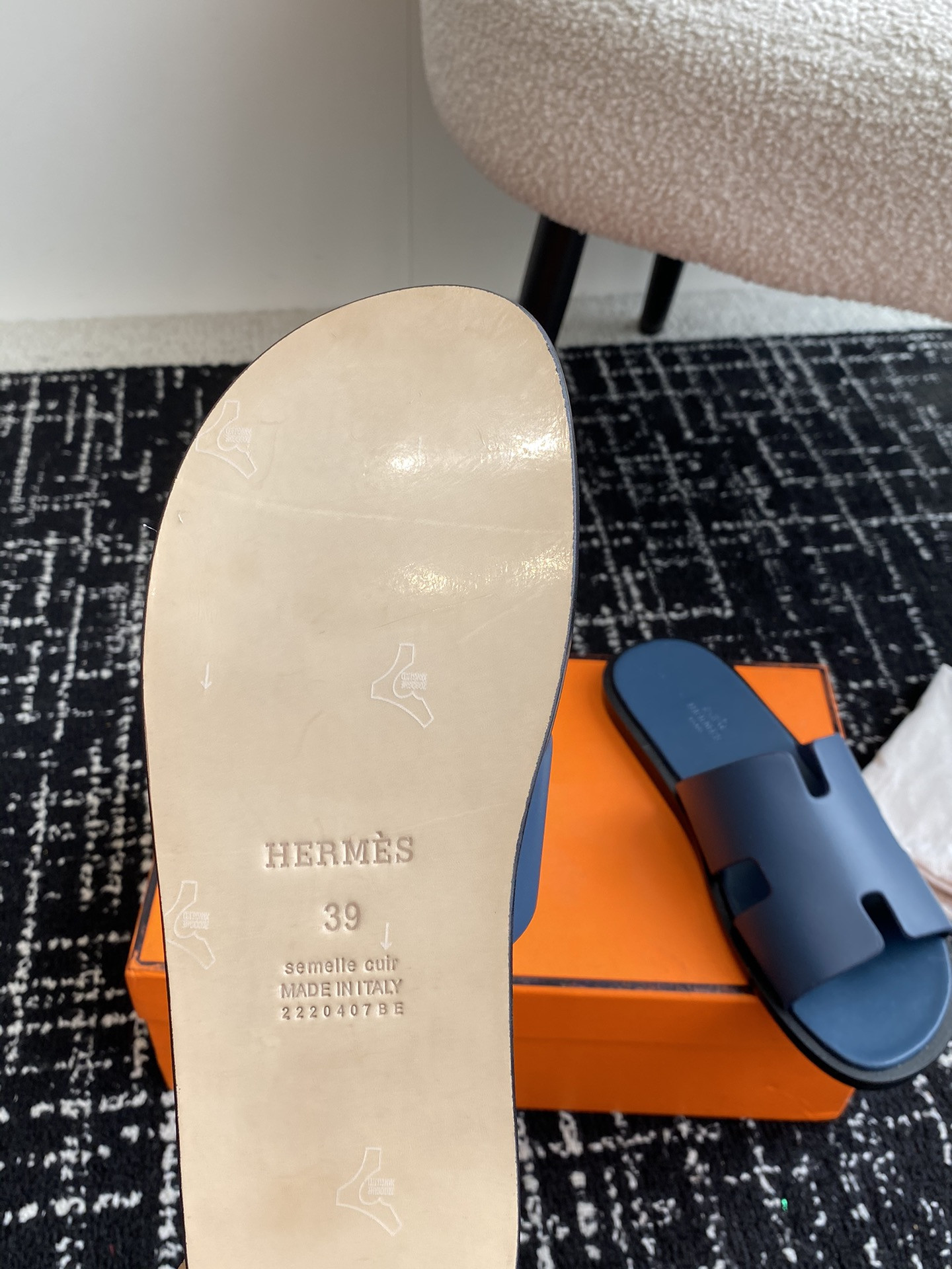 UA H**me5 Izmir sandal