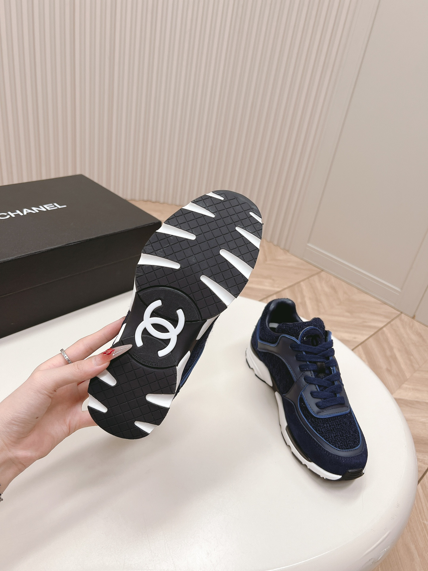 UA Ch**el SNEAKER