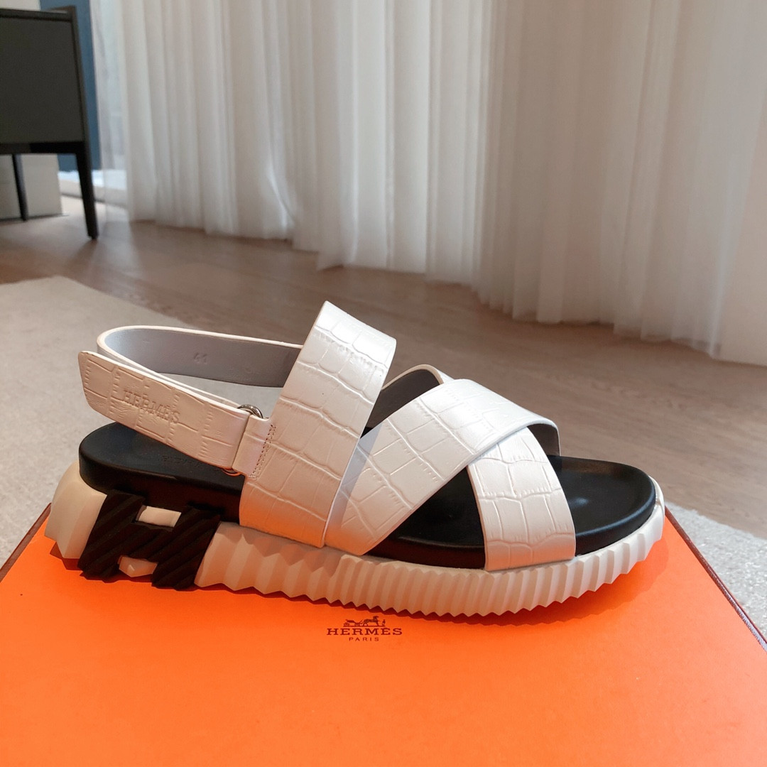 UA H**me5 Electric sandal