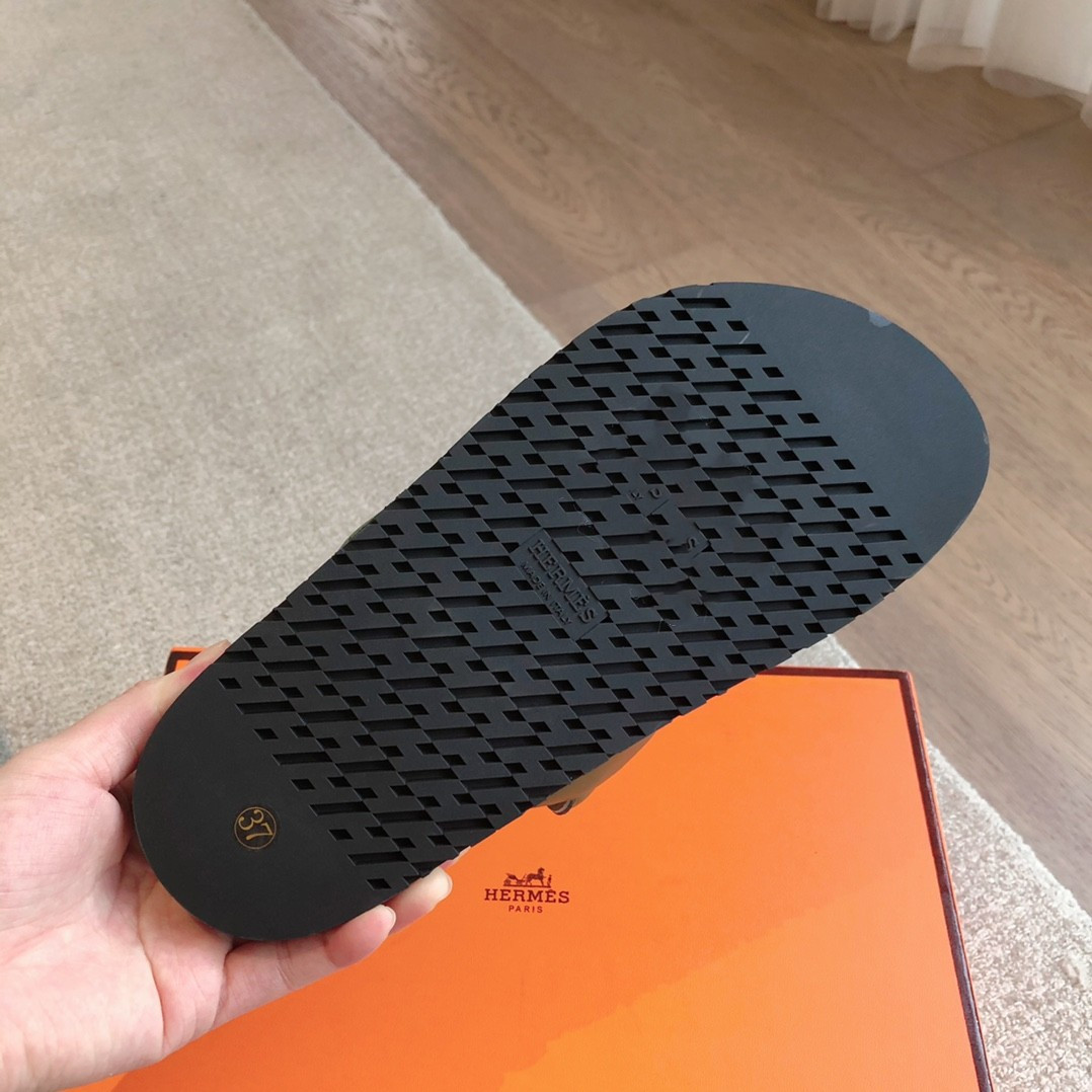 UA H**me5 Extra sandal