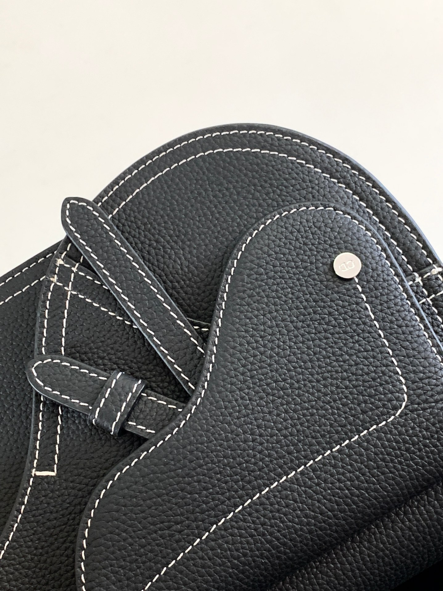 D10r Saddle Messenger Bag 24 x 16.5 x 5.5 cm