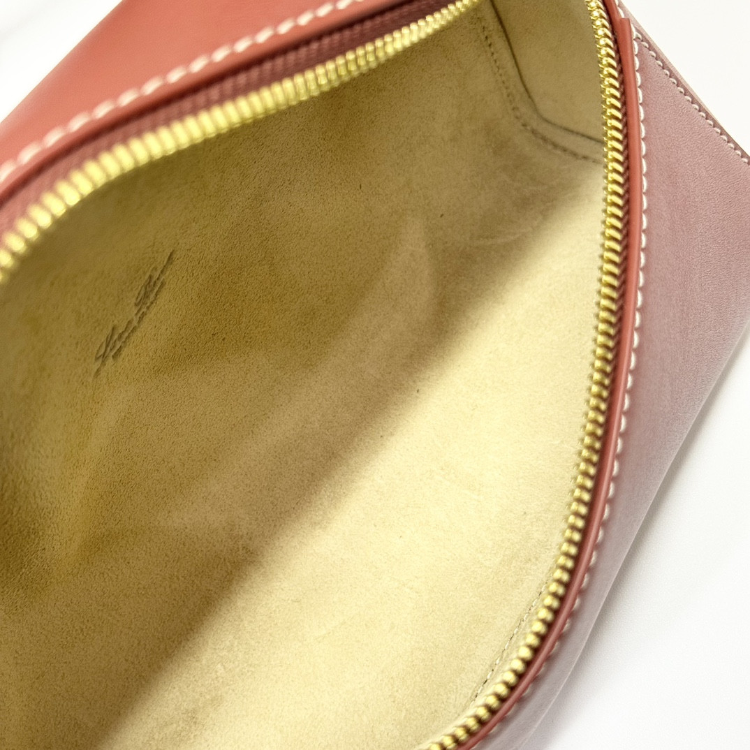 L0r0 P1ana Extra Pocket L19 Smooth Calfskin 11 x 19 x 6.5 cm
