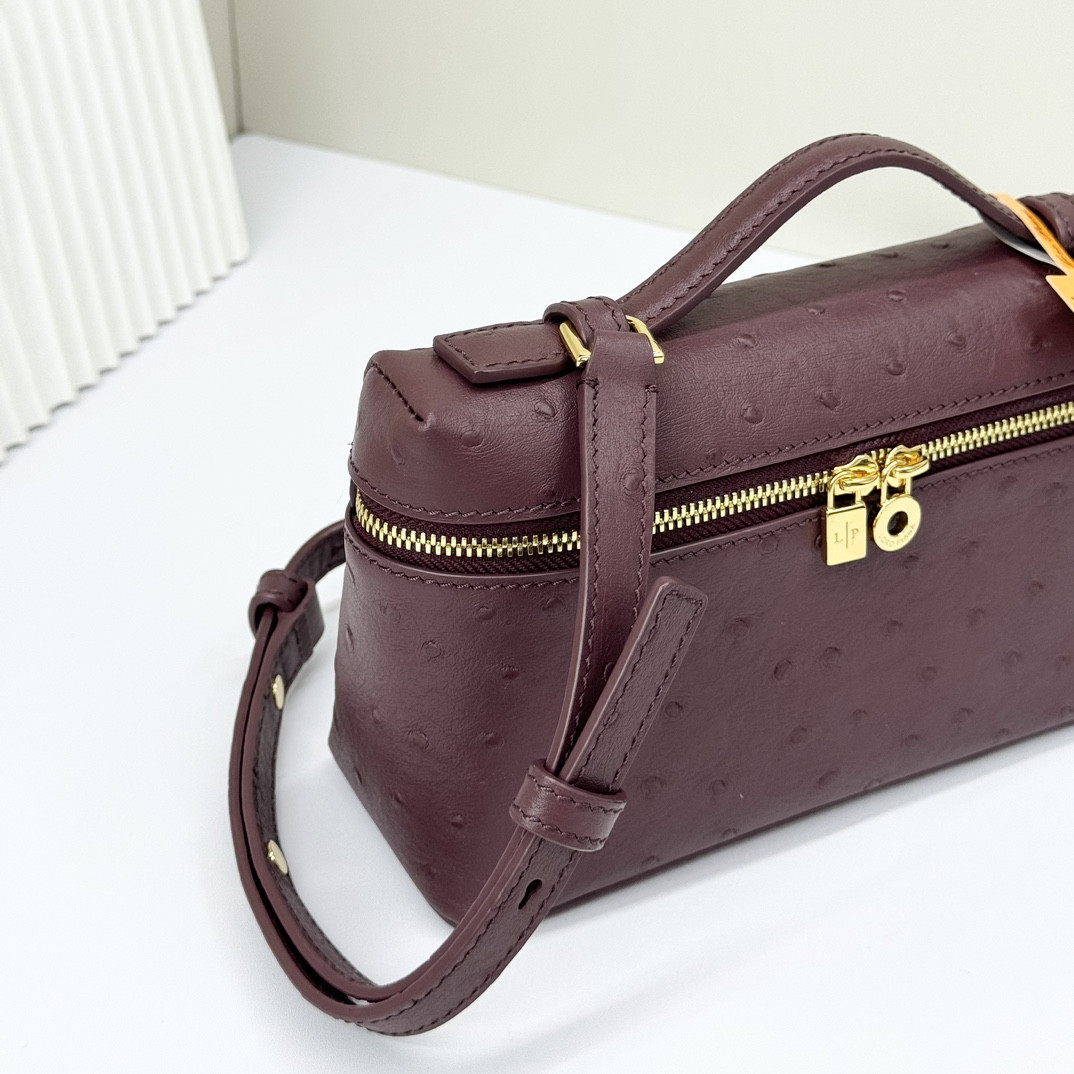 L0r0 P1ana Extra Pocket L19 Ostrich-grained Leather 11 x 19 x 6.5 cm