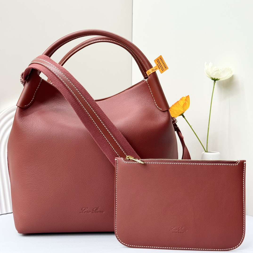 L0r0 P1ana Large Bale Bag Smooth Calfskin 24 x 20 x 27 cm