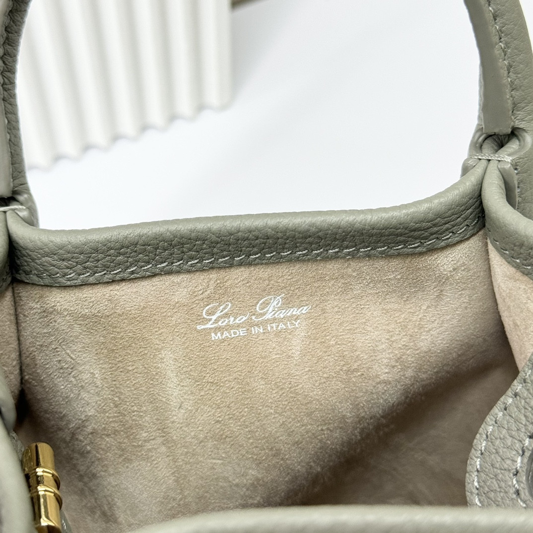 L0r0 P1ana Micro Bale bag Grained Calfskin 23 x 16 x 14 cm