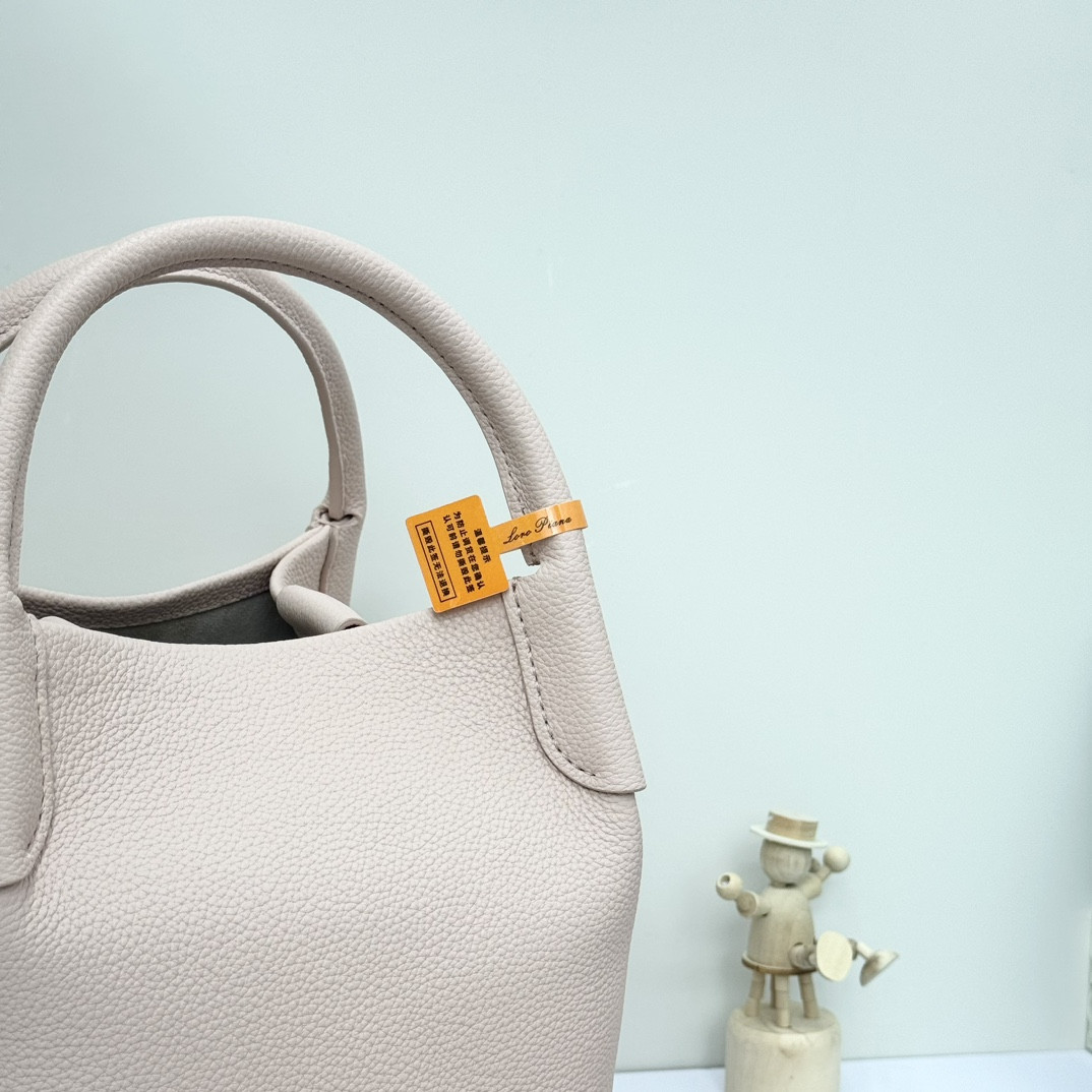 L0r0 P1ana Small Bale Bag Grained Calfskin 17 x 17 x 21 cm
