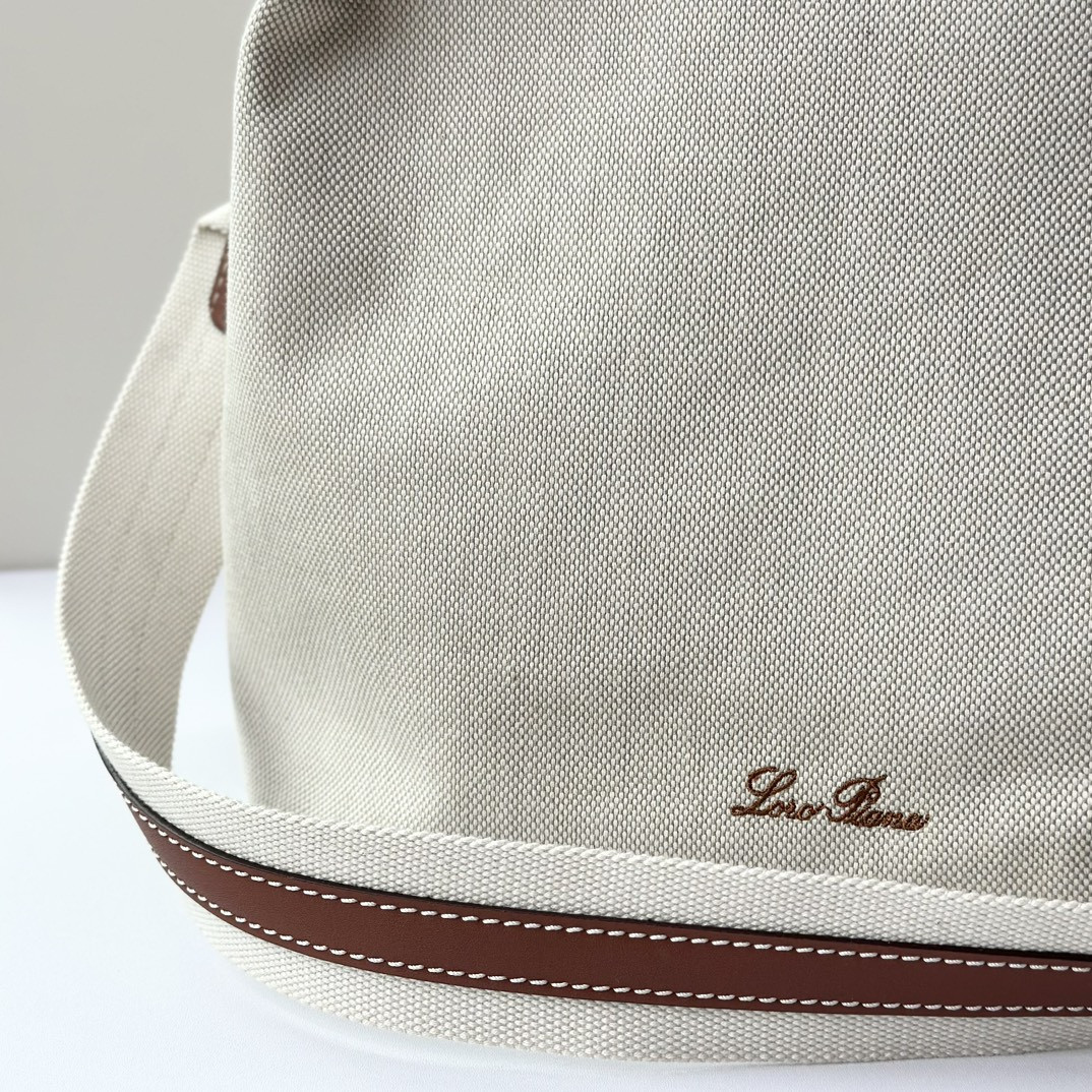 L0r0 P1ana Large Bale Bag Cotton, Linen 24 x 20 x 27 cm