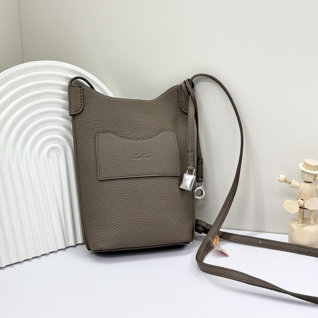 L0r0 P1ana Mini Bale Bag Calfskin 20x15x4cm