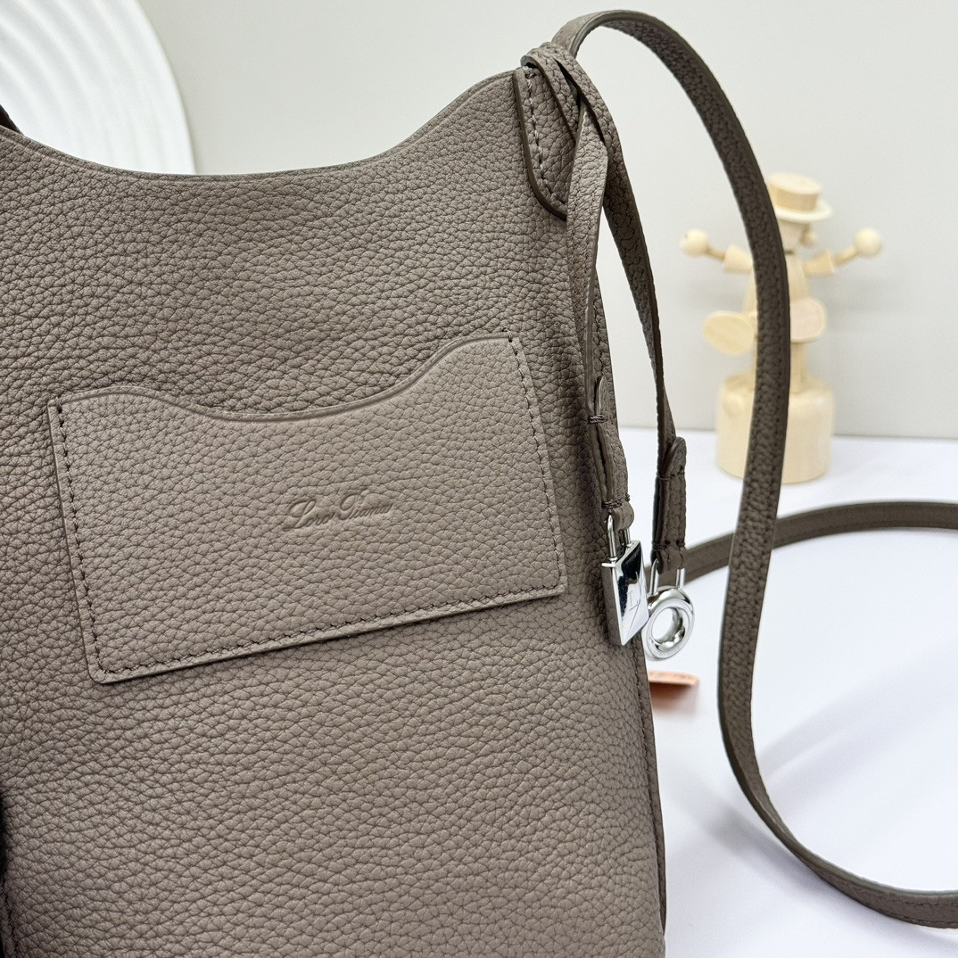 L0r0 P1ana Mini Bale Bag Calfskin 20x15x4cm