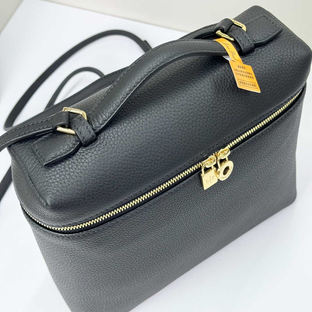 L0r0 P1ana Extra Pocket backpack L23.5 Grained Calfskin 23 x 21 x 8 cm