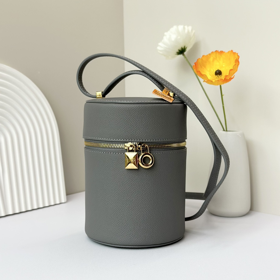 L0r0 P1ana Extra Case Textured Calfskin 12 x16 x12cm