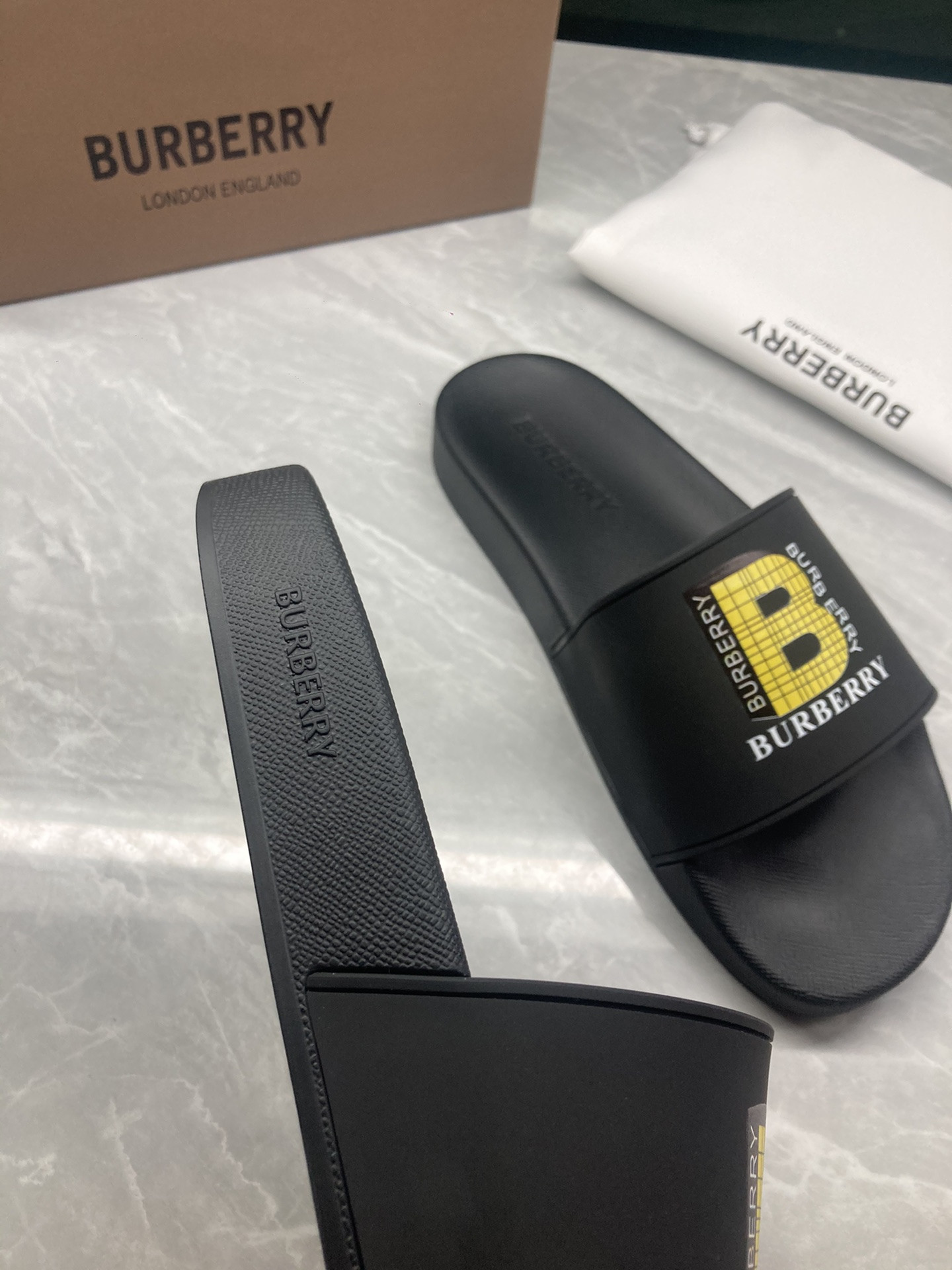 Bv*b*rry Slides