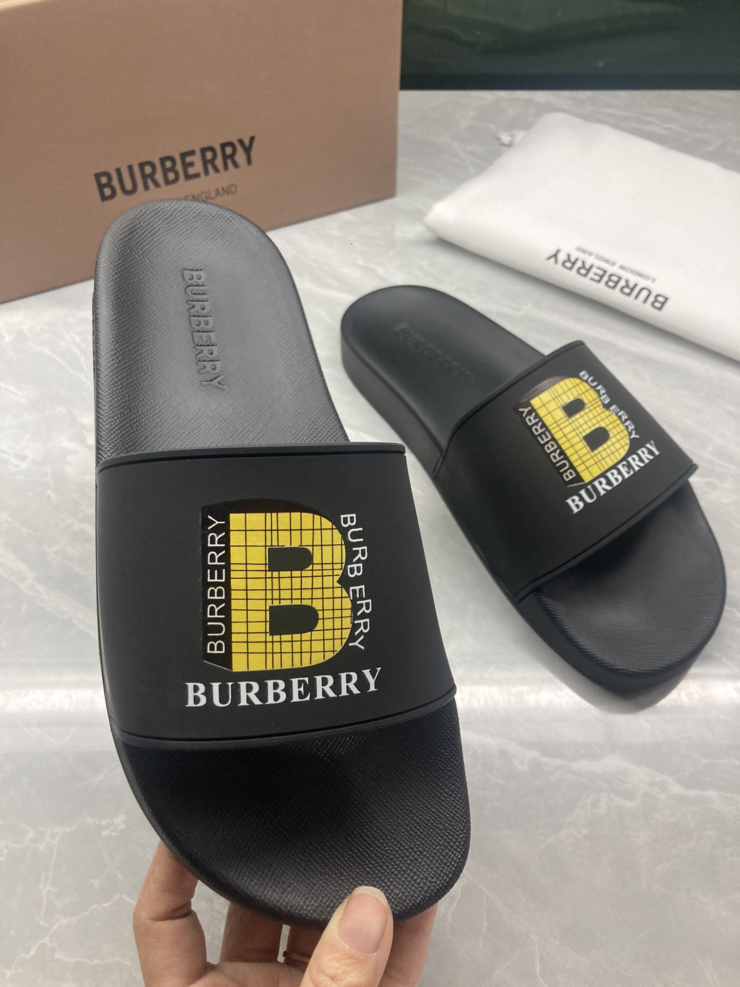 Bv*b*rry Slides
