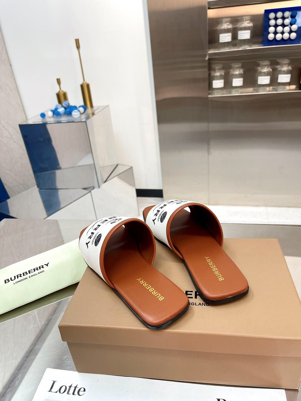 UA Bv*b*rry Slides