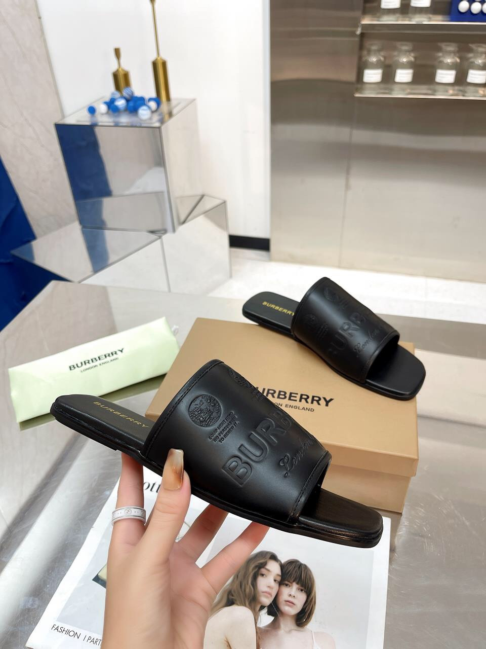 UA Bv*b*rry Slides