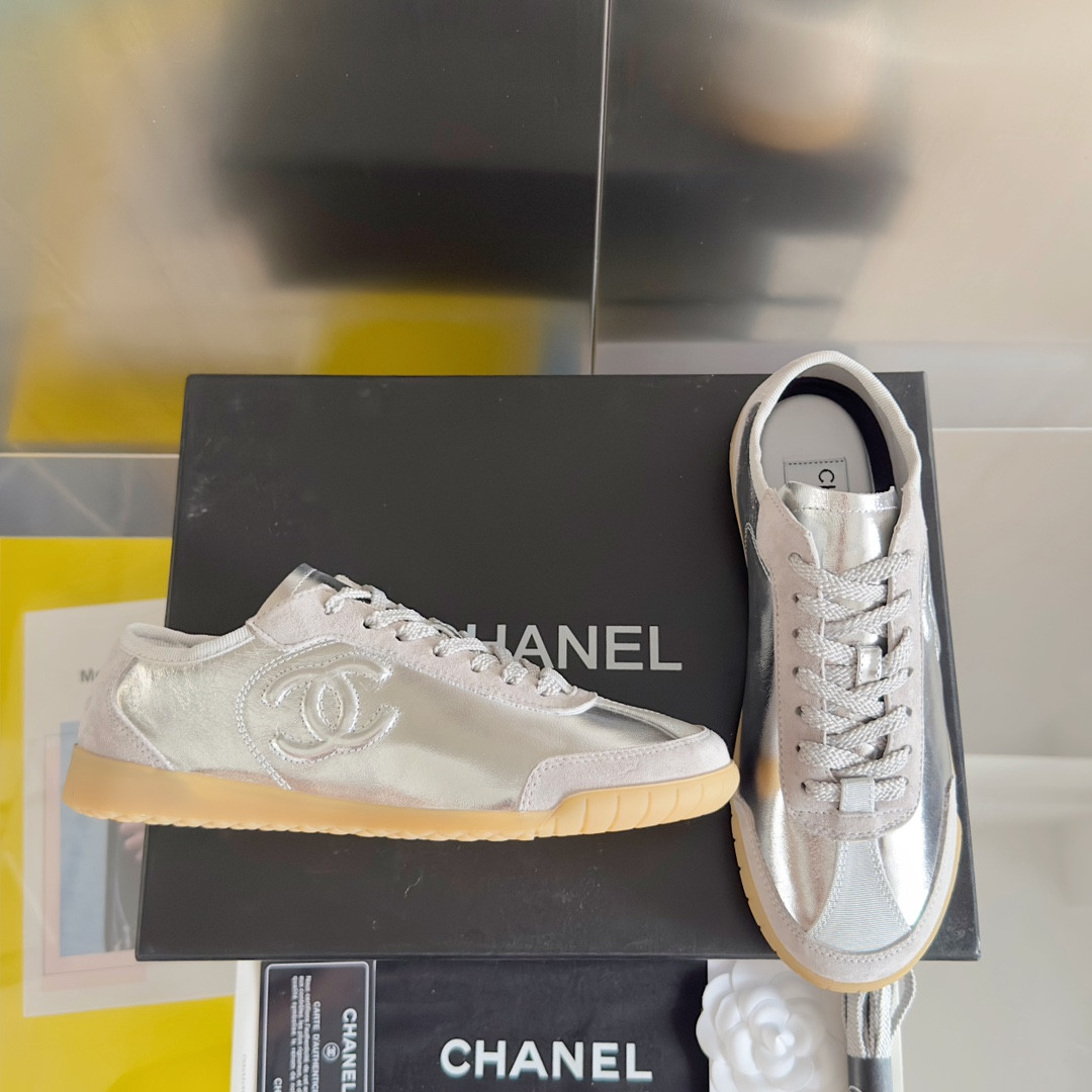 UA Ch**el SNEAKER