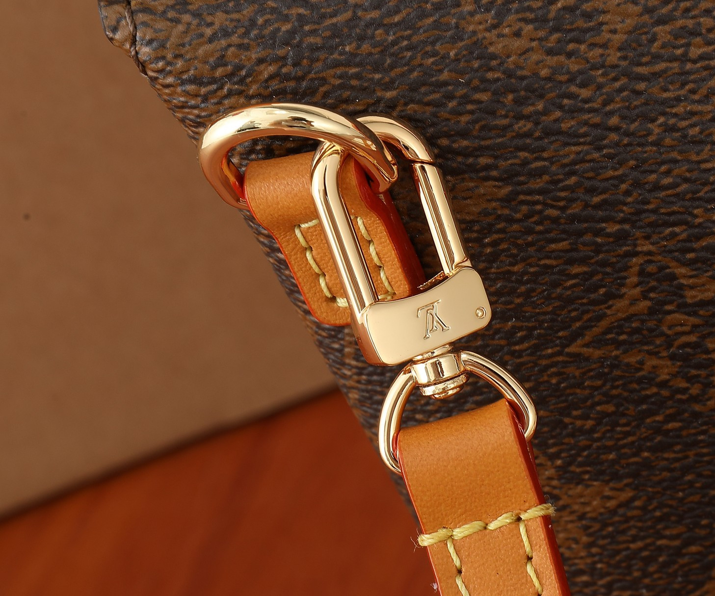LV Envelope Pouch M11629 12.5x18x8.5CM