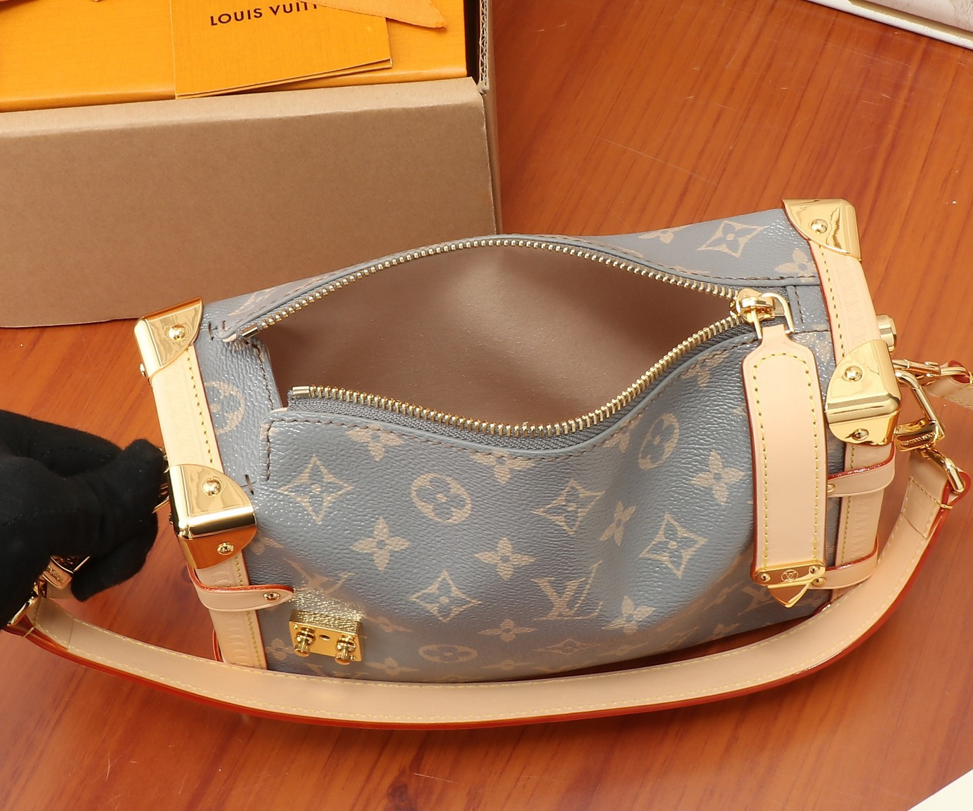 LV Side Trunk M12428 21x14x6CM