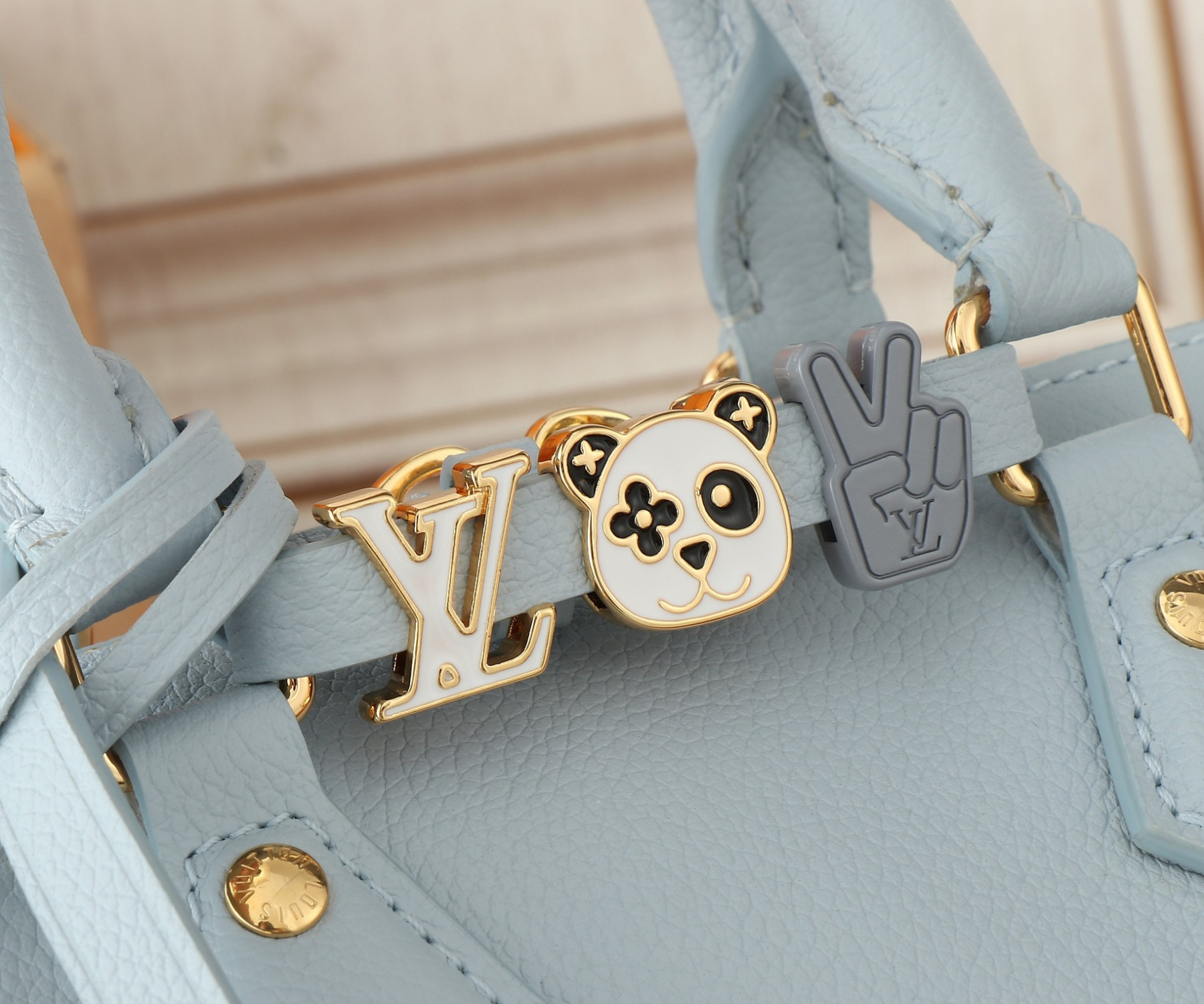 LV Speedy 18  M24604 18x12.5x11CM