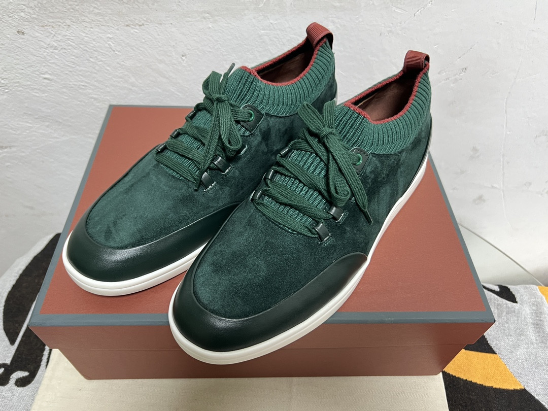 UA L0r0 P1ana Soho Walk Sneaker