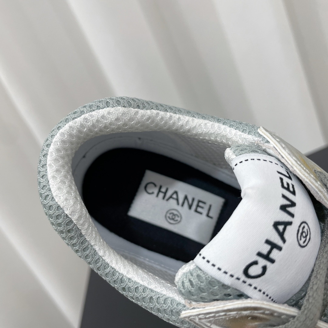 UA Ch**el SNEAKER